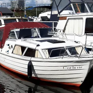 Botel Motor Yacht Amazone